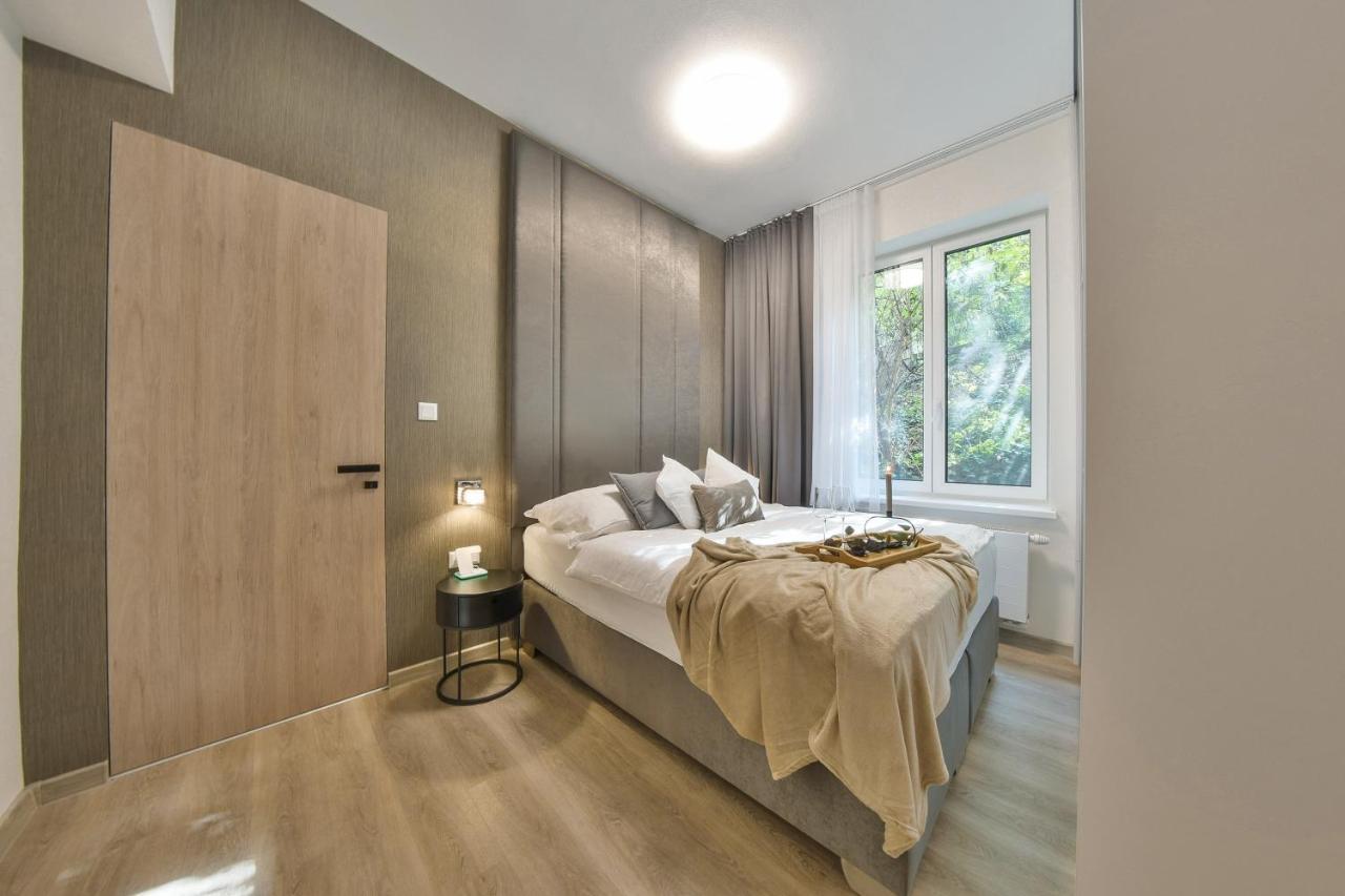 Chalupku - Luxurious Apartment 70M2 In Direct Centrum With Parking Included, Air-Conditioned, Balcony, Quiet Sleep, Best In Town Банська Бистриця Екстер'єр фото