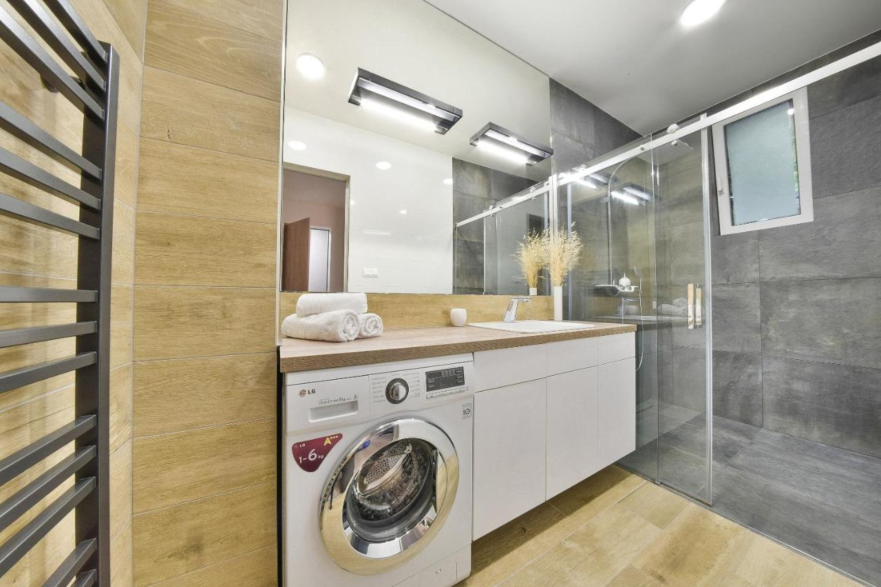 Chalupku - Luxurious Apartment 70M2 In Direct Centrum With Parking Included, Air-Conditioned, Balcony, Quiet Sleep, Best In Town Банська Бистриця Екстер'єр фото
