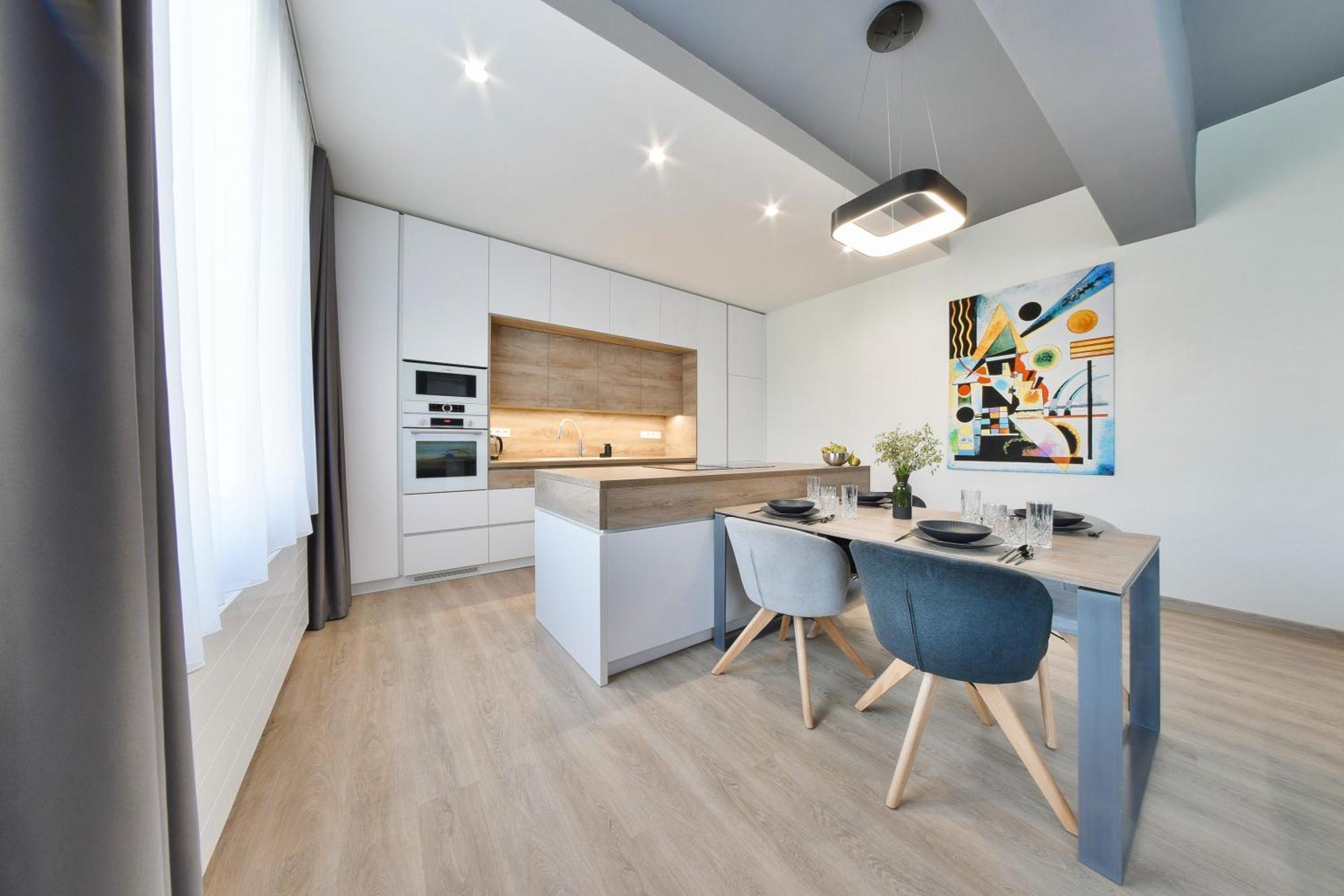 Chalupku - Luxurious Apartment 70M2 In Direct Centrum With Parking Included, Air-Conditioned, Balcony, Quiet Sleep, Best In Town Банська Бистриця Екстер'єр фото