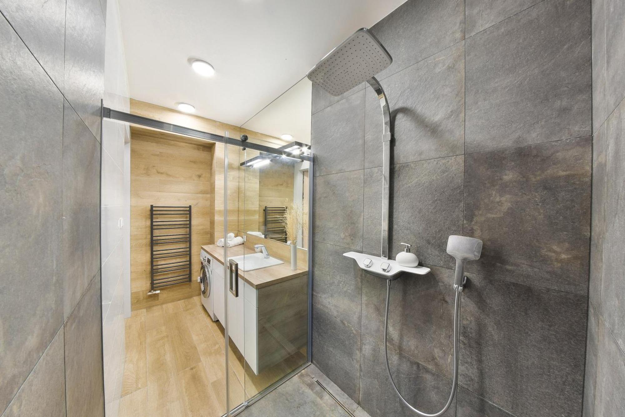 Chalupku - Luxurious Apartment 70M2 In Direct Centrum With Parking Included, Air-Conditioned, Balcony, Quiet Sleep, Best In Town Банська Бистриця Екстер'єр фото