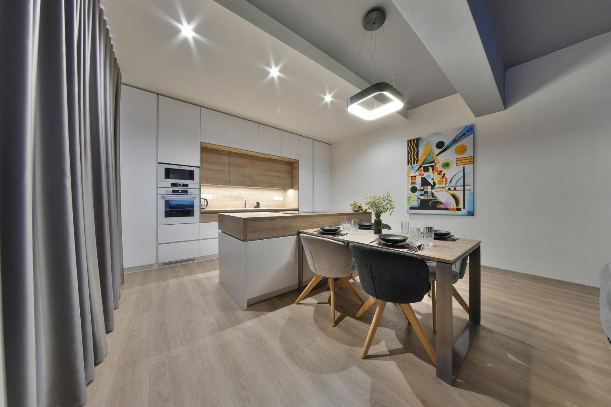 Chalupku - Luxurious Apartment 70M2 In Direct Centrum With Parking Included, Air-Conditioned, Balcony, Quiet Sleep, Best In Town Банська Бистриця Екстер'єр фото