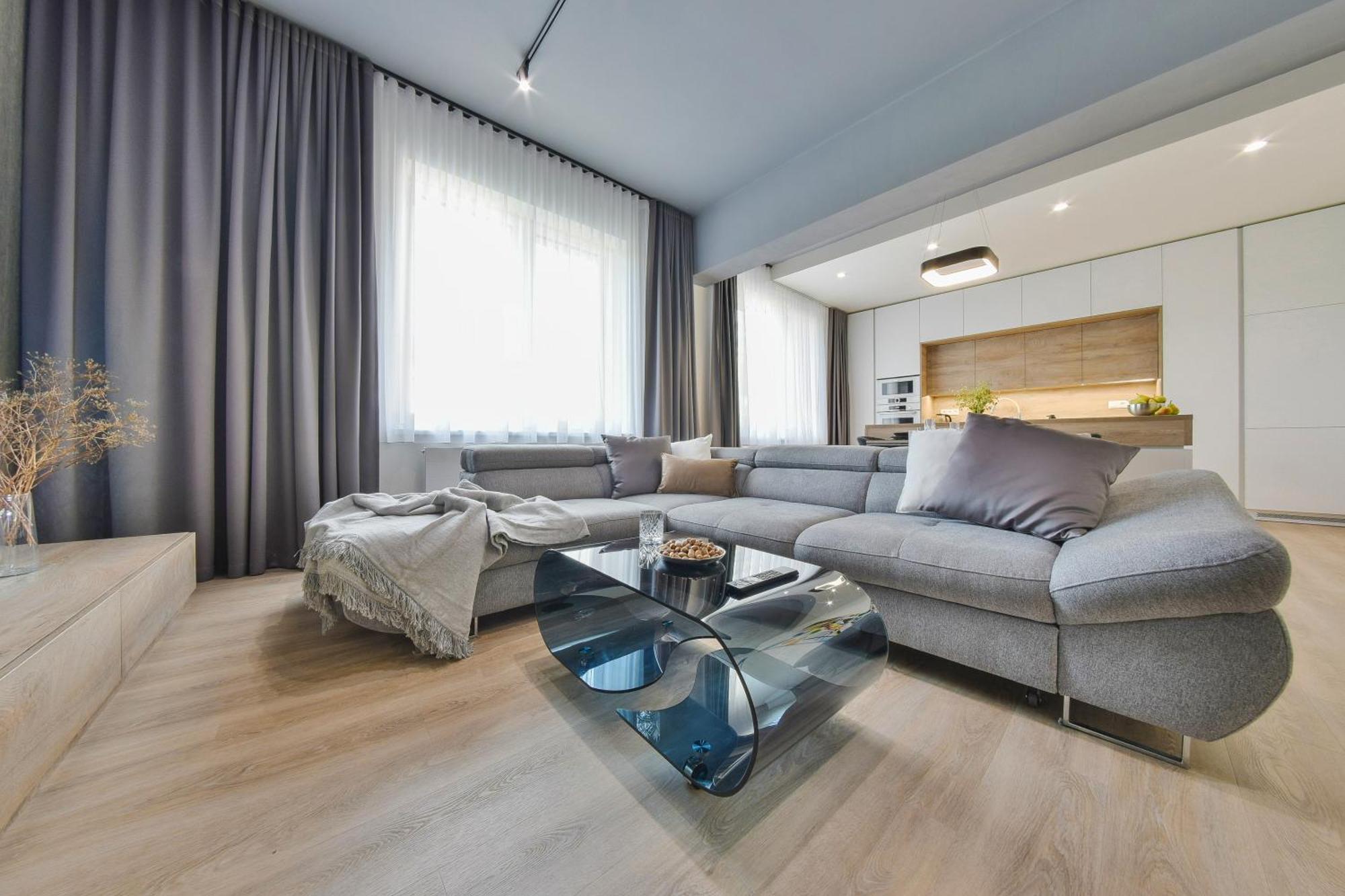 Chalupku - Luxurious Apartment 70M2 In Direct Centrum With Parking Included, Air-Conditioned, Balcony, Quiet Sleep, Best In Town Банська Бистриця Екстер'єр фото