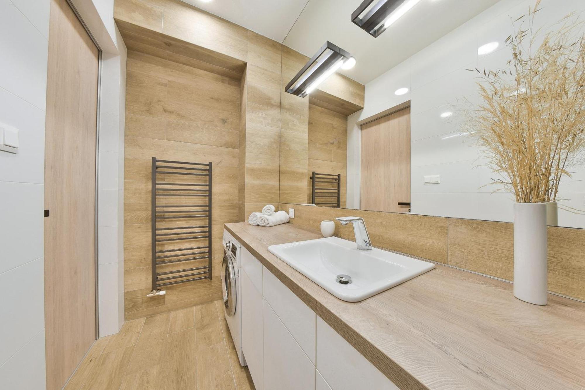 Chalupku - Luxurious Apartment 70M2 In Direct Centrum With Parking Included, Air-Conditioned, Balcony, Quiet Sleep, Best In Town Банська Бистриця Екстер'єр фото