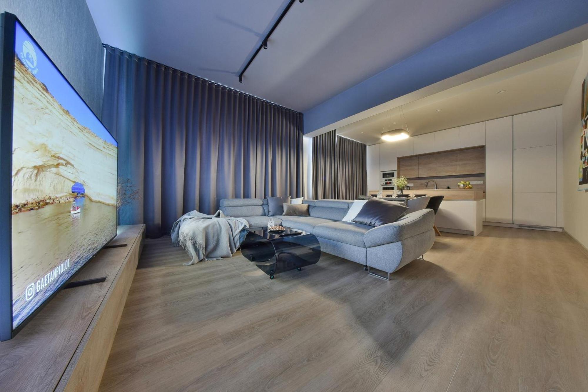Chalupku - Luxurious Apartment 70M2 In Direct Centrum With Parking Included, Air-Conditioned, Balcony, Quiet Sleep, Best In Town Банська Бистриця Екстер'єр фото