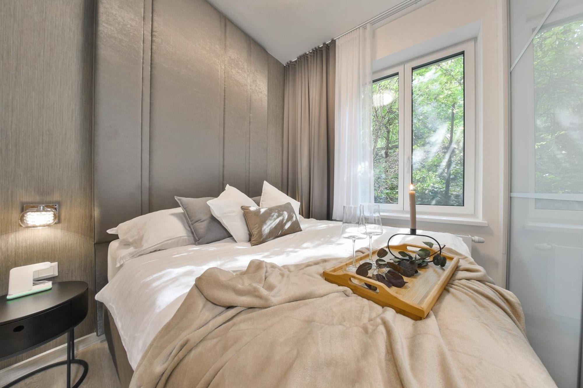 Chalupku - Luxurious Apartment 70M2 In Direct Centrum With Parking Included, Air-Conditioned, Balcony, Quiet Sleep, Best In Town Банська Бистриця Екстер'єр фото