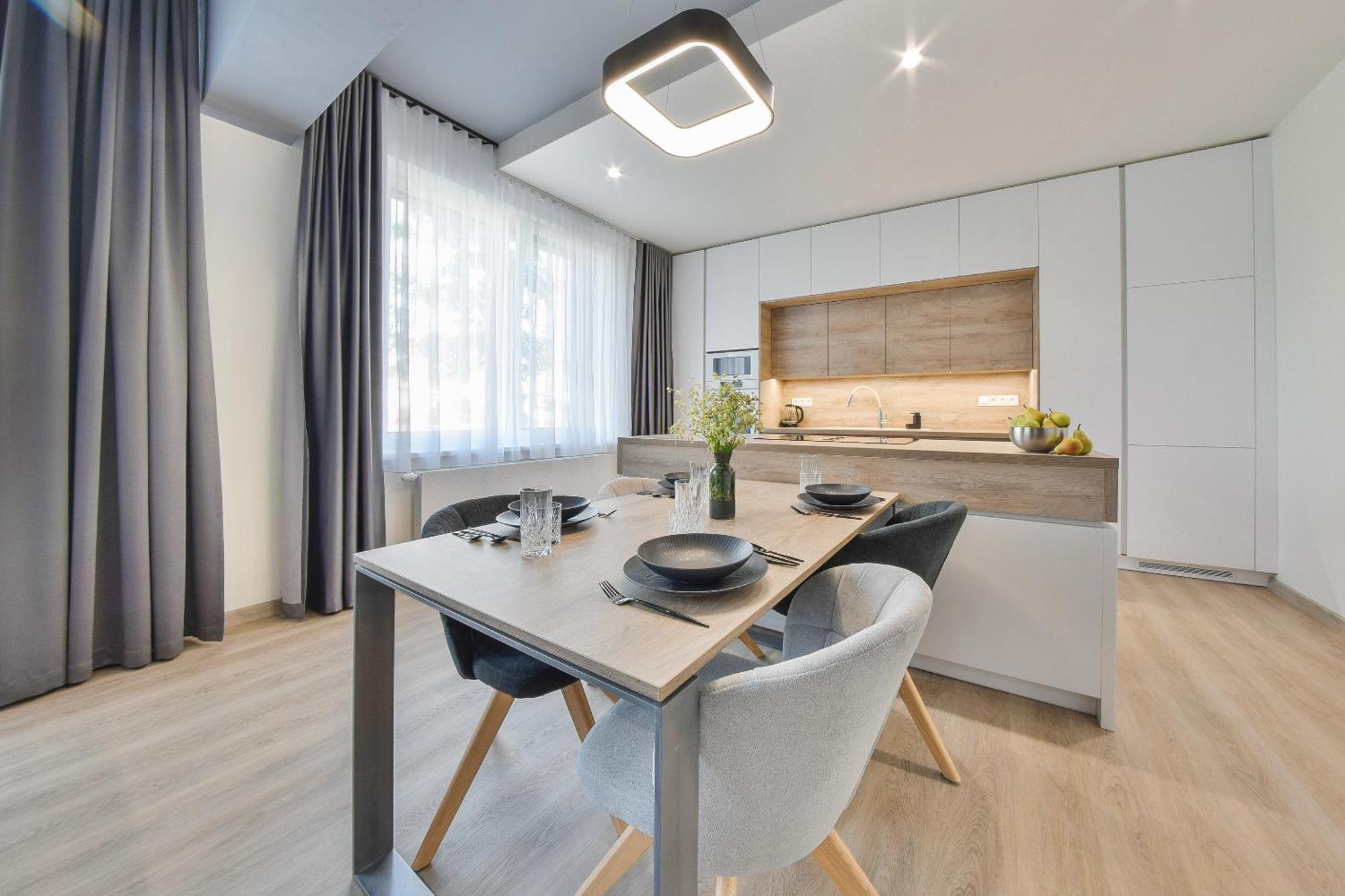 Chalupku - Luxurious Apartment 70M2 In Direct Centrum With Parking Included, Air-Conditioned, Balcony, Quiet Sleep, Best In Town Банська Бистриця Екстер'єр фото