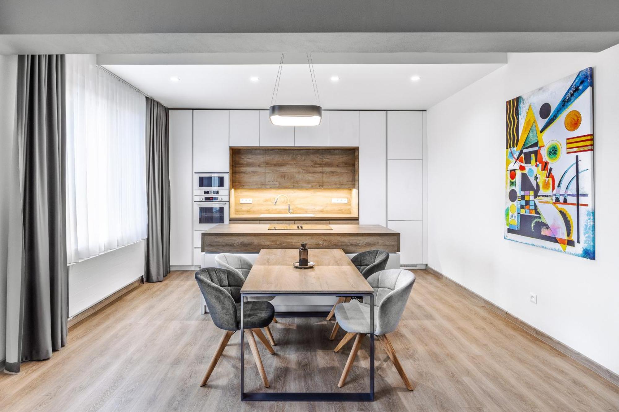 Chalupku - Luxurious Apartment 70M2 In Direct Centrum With Parking Included, Air-Conditioned, Balcony, Quiet Sleep, Best In Town Банська Бистриця Екстер'єр фото